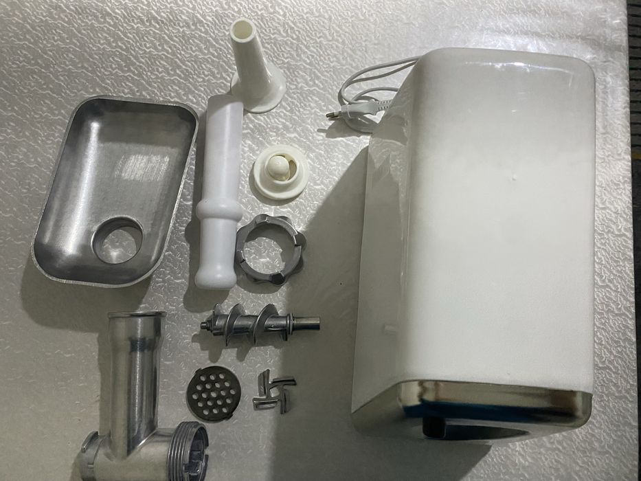 Продам электрическую мясорубку