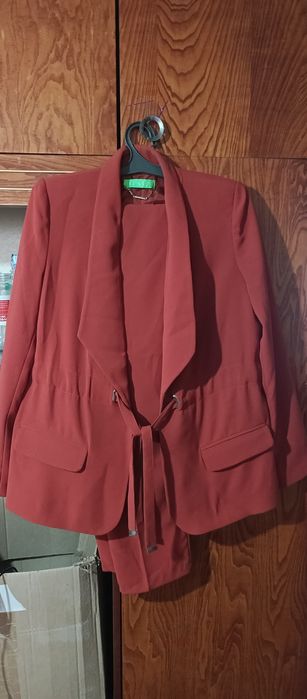 Продам женский костюм