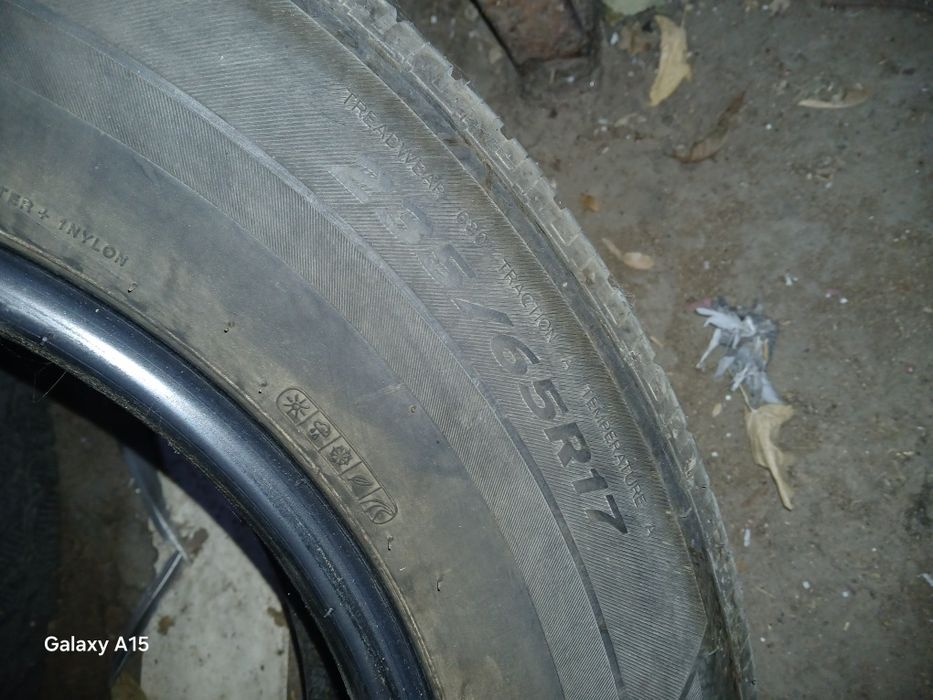 Продам шины на 235/6517