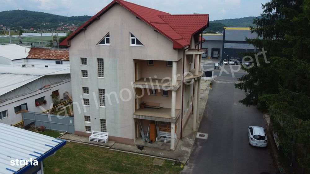 Clădire de vânzare în Curtea de Argeș.