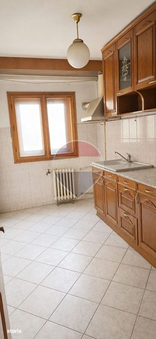 Apartament de vanzare/ 3 camere 2 bai/ str Granicerului Radauti