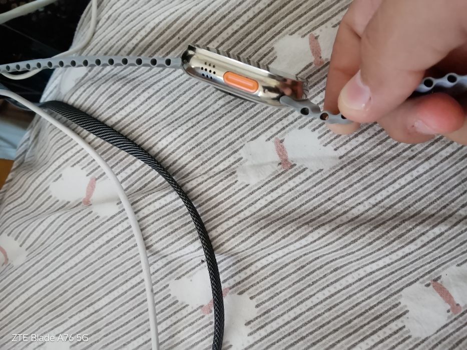 Ceas Smartwatch simplu arată vremea pe el pot să sun de pe el are un joc poți să l conectezi la telefon și să ți pui o poză de profil
