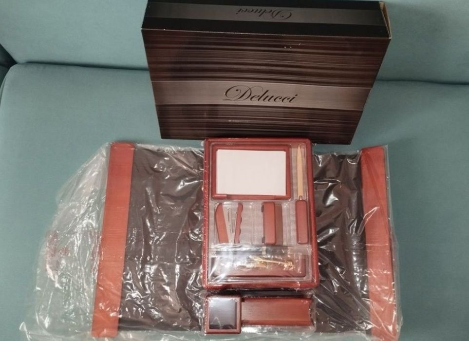 Продаается настольный набор