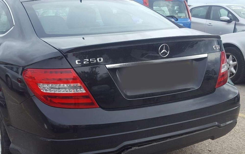 Багажник със спойлер за Мерцедес W204 купе 2015