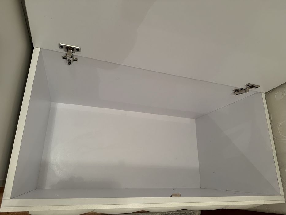 Сундук белый с обвивкой