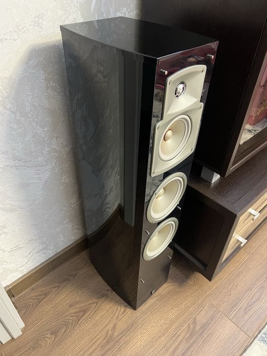 Напольные колонки Yamaha ns555 в комплекте с ресивером Yamaha rx v557
