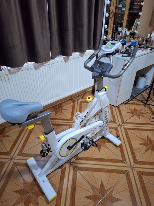 Vând bicicleta Bicicleta Spinning Magnetica Fitness GO4FIT