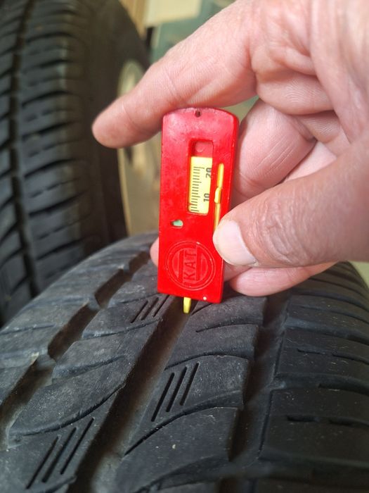 4 бр. Летни гуми 175/65/15 Semperit