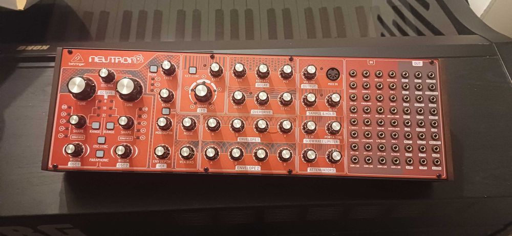 Behringer NEUTRON nou la cutie