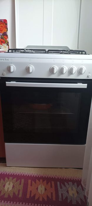 Vind aragaz arctic culoare alb cu patru ochiuri aprinderea electric