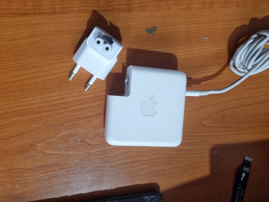 Vand I Încărcător original MacBook  Usb ,C "