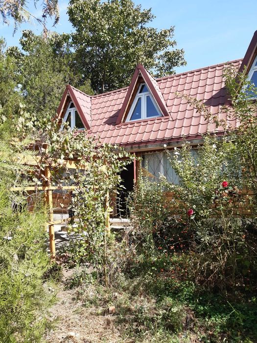 Casa cu teren 1200 mp si deschidere la lac