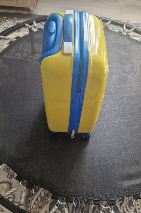Продам детский чемодан