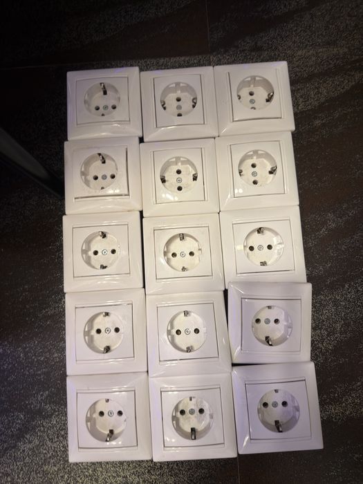 Vand prize si intrerupatoare Legrand Valeo 44 bucati