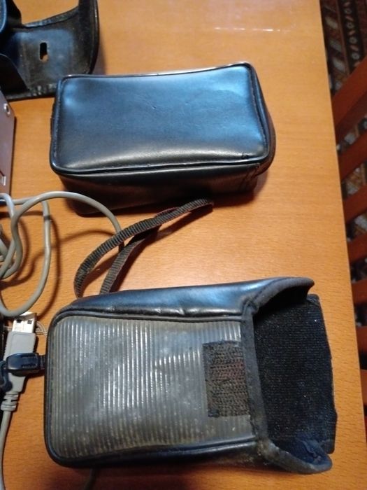 Фотокамери различни по марка и вид.