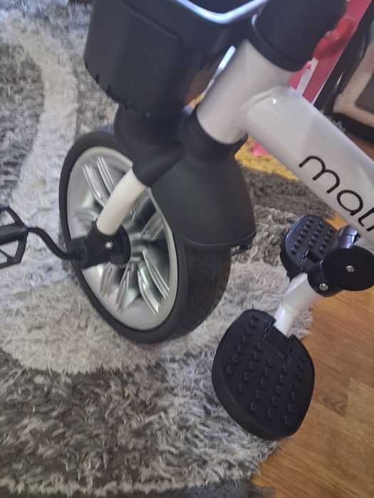 Чисто нова триколка