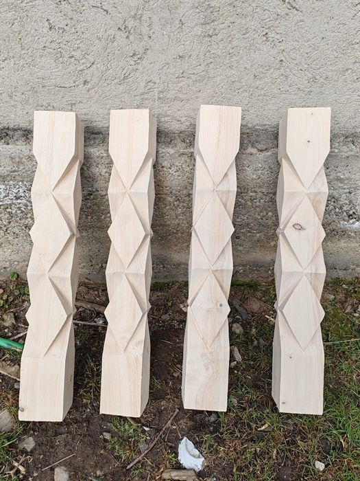 Vând stâlpi sculptat