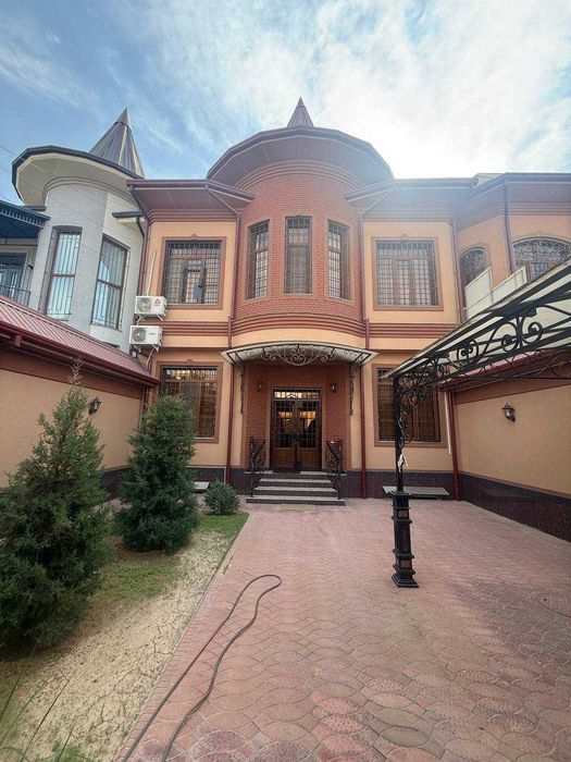 House for rent in the Maksim Gorkiy area