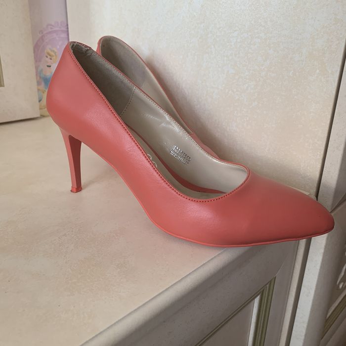 Продам женские туфли