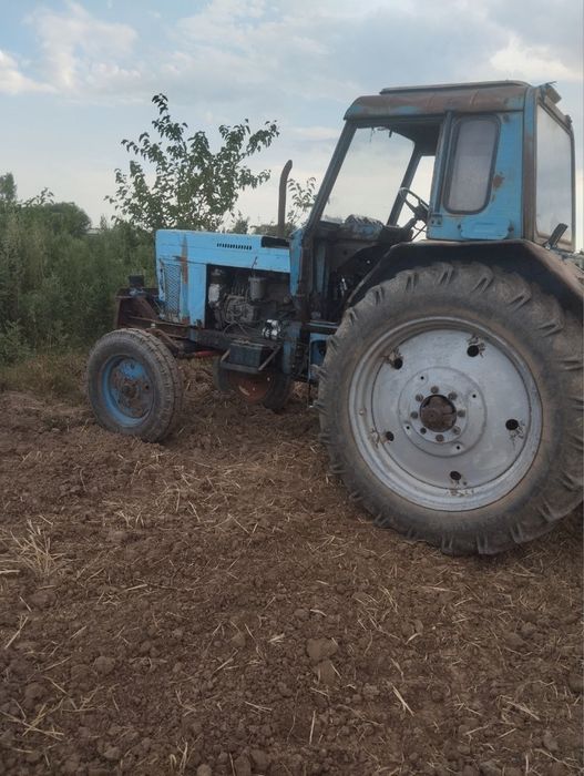 Belorus traktor sotiladi