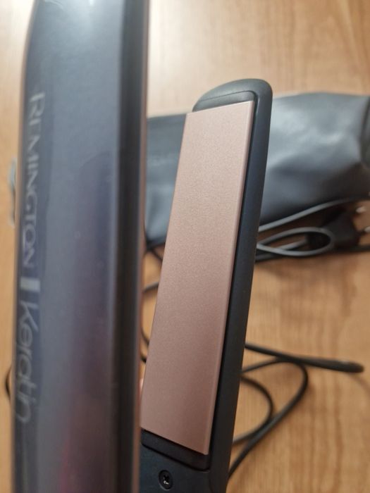 Placă de Îndreptat Părul Inteligentă Keratin Protect S8598