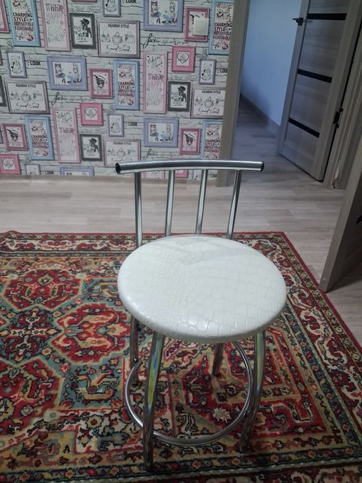 Продам стулья 8 шт за 8000 тыс