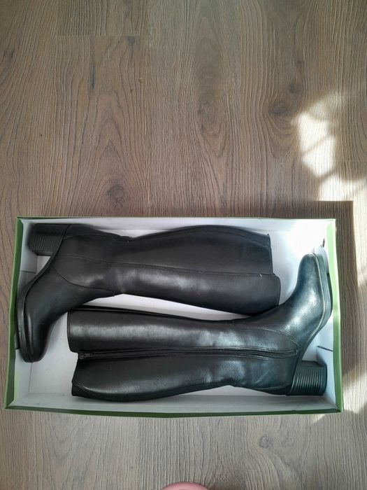 Vând cizme piele,model deosebit