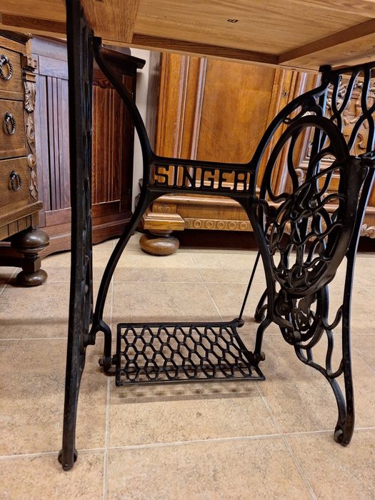 Винтидж маса за трапезария SINGER