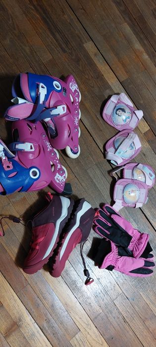 Vând pachet cu: pantofi/ adidas tracking, role, mănuşi, fetită,7- 8 an