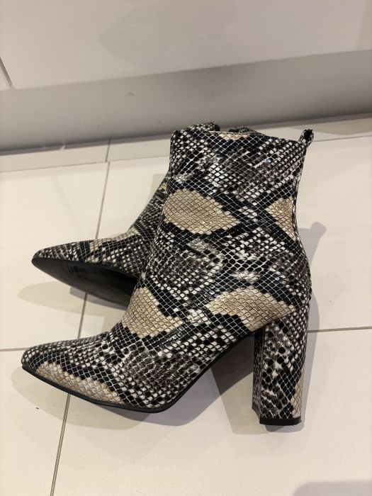 Боти змийски принт