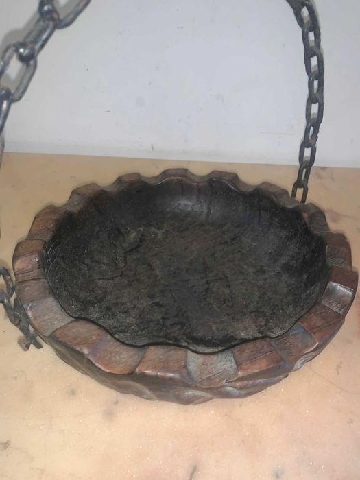 Fructiera din lemn sculptata si maner din fier lant sudata