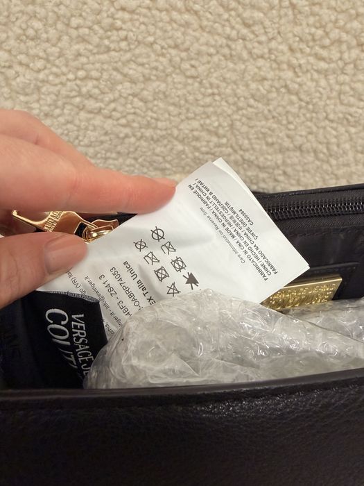 Geanta Versace cu eticheta