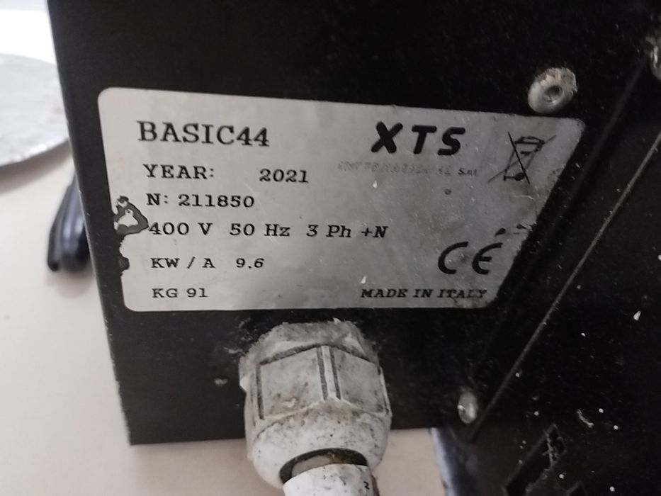 Пицца печь в отличном состоянии  срочно