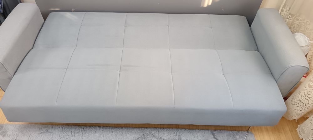 Canapea gri foarte confortabila