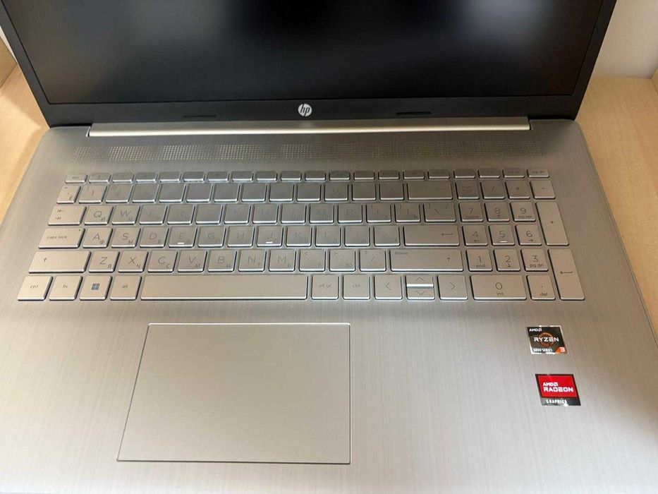 Laptop HP 17-cp0081 AMD Ryzen 3 5300u SSD 512 RAM 8GB * devicexchange