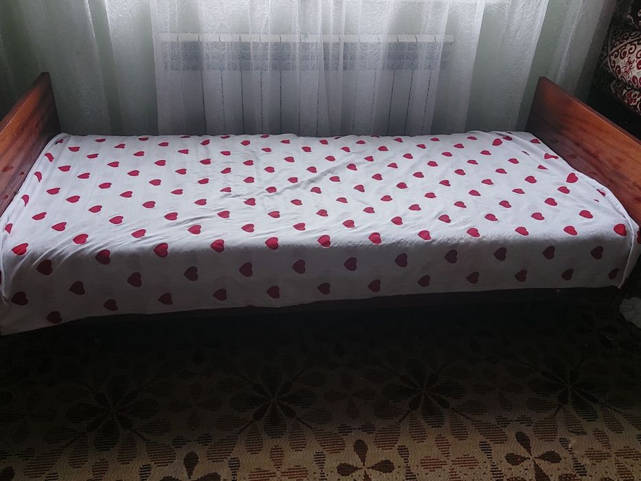 1 адамдық кровать. 10мың тг. Матрасы мен бірге