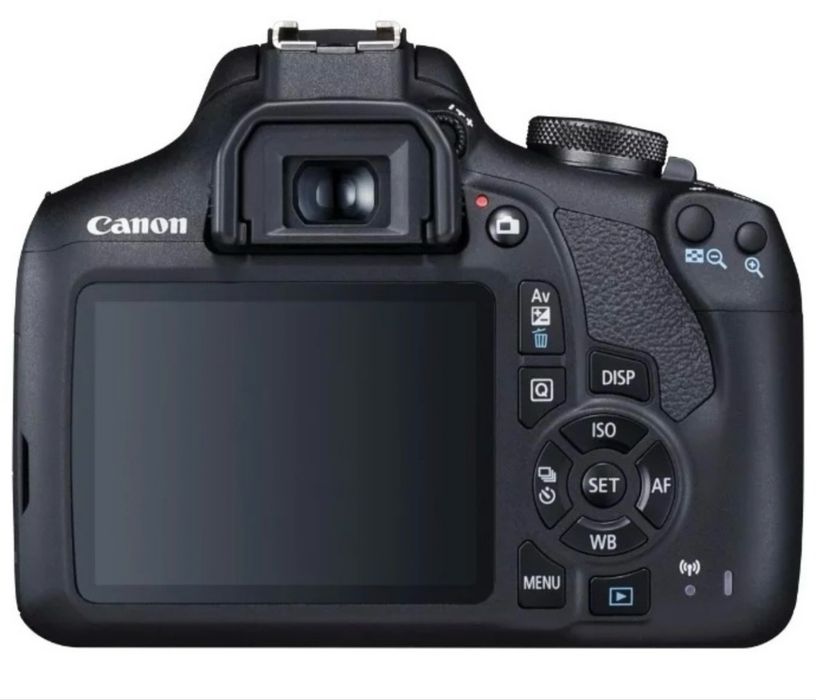 Фотокамера Canon eos2000d