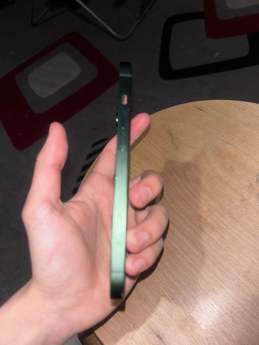 13 айфон , в хорошем состоянии