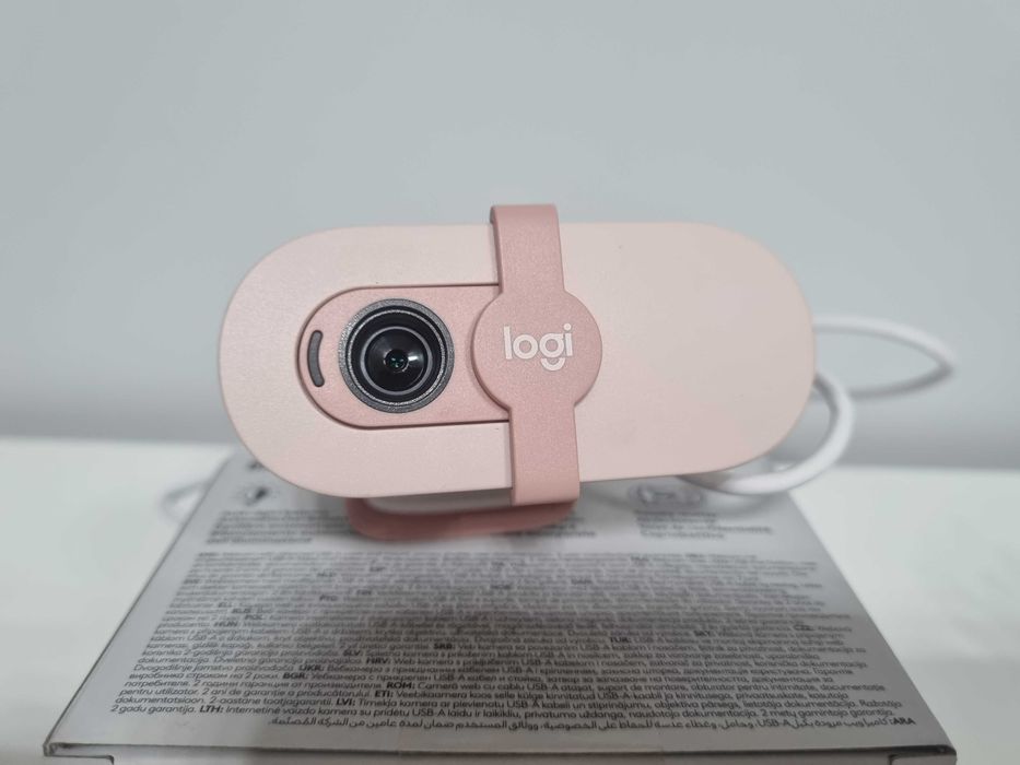 Вебкамера Logitech Brio 100