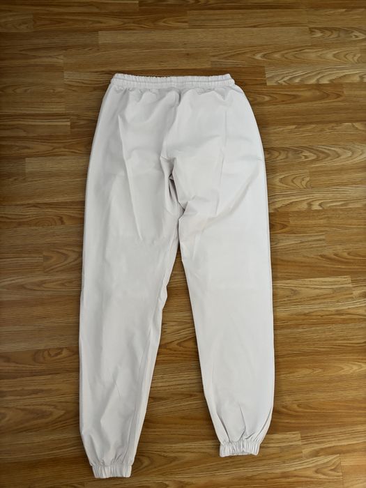 Бели карго панталони