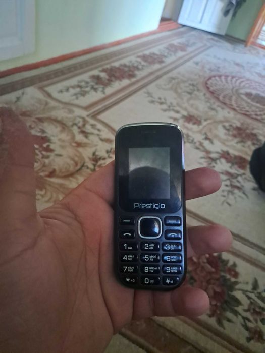 Продам простой телефон