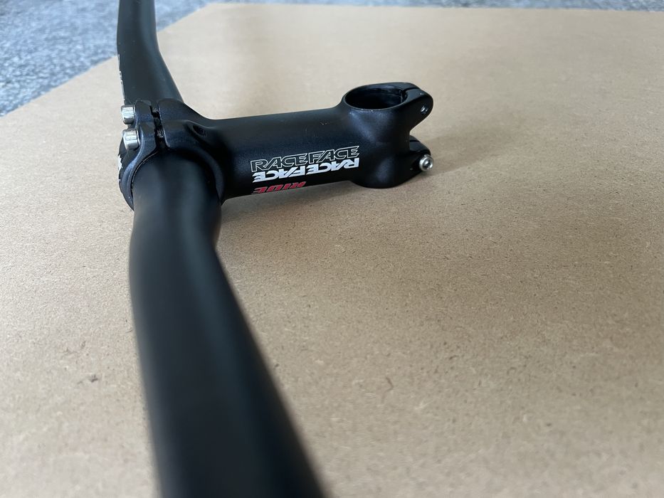 Кормило RaceFace, лапа RaceFace Ride