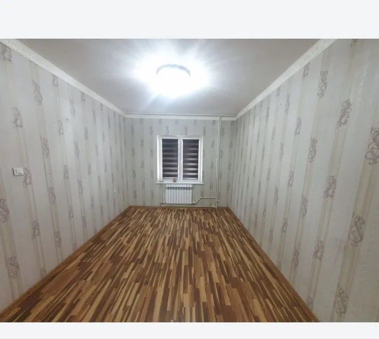 Продается 1 переделанная в 2 комнатную квартиру на Авиасозлар 2.