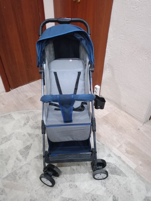 Продам прогулочную коляску