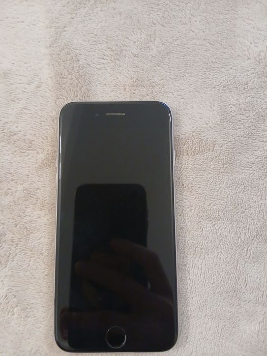 Vând iphone 6s baterie defectă!