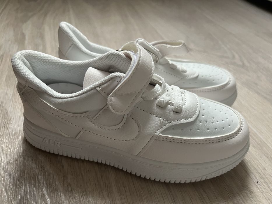 Продам кроссовки