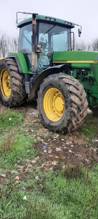 Tractor John Deere 8210