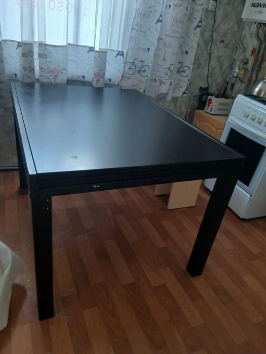 Продам черный стол за 10000т.