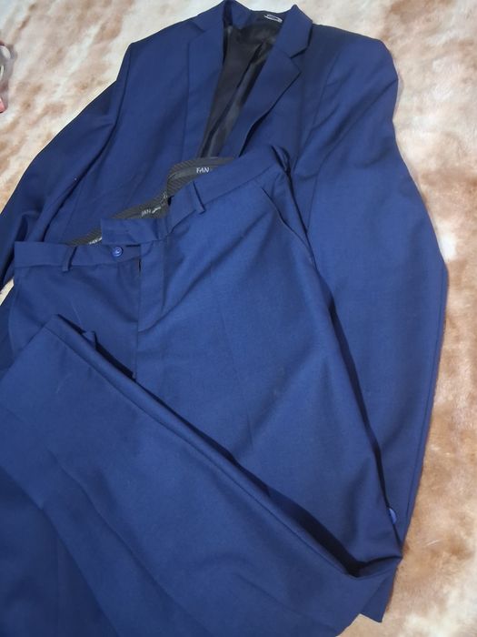 Costume bărbați   Pret Negociabil