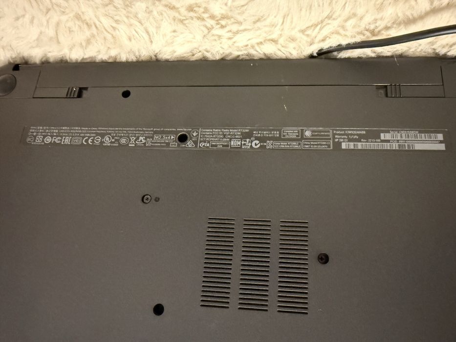 Laptop HP 250 G3 – funcțional (doar conectat la priză)